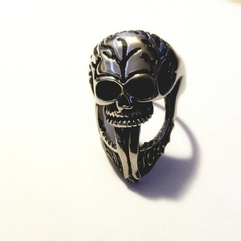 New stainless steel skull ring size 11